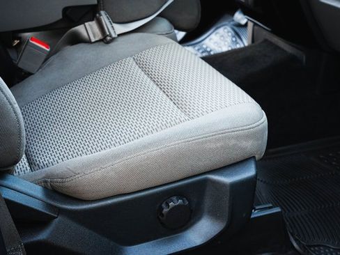 Used 2020 Ford F150 XLT image 32