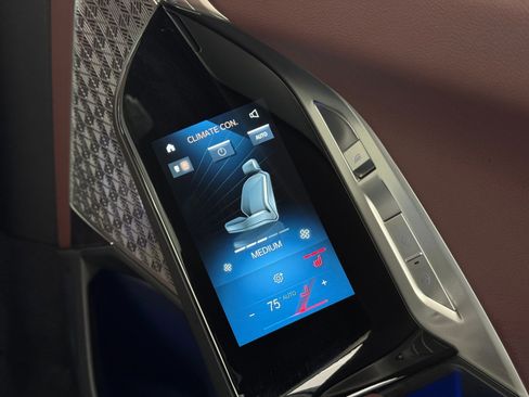 Used 2023 BMW i7 xDrive60 w/ Executive Package 2 image 43