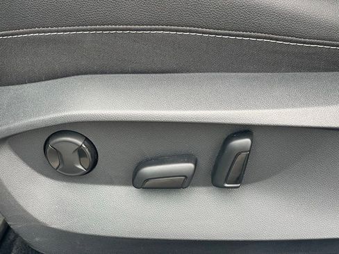 Certified 2025 Volkswagen Taos SEL w/ Black Wheel Plus Package image 13