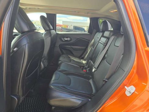 Used 2015 Jeep Cherokee Trailhawk w/ Leather Interior Group AWD/4WD image 16