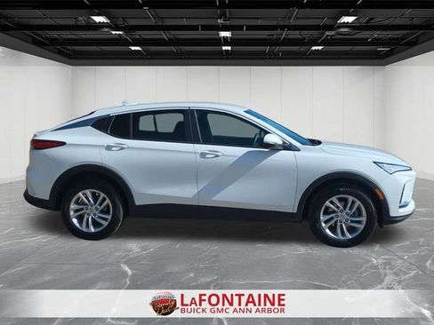 Used 2025 Buick Envista Preferred image 9