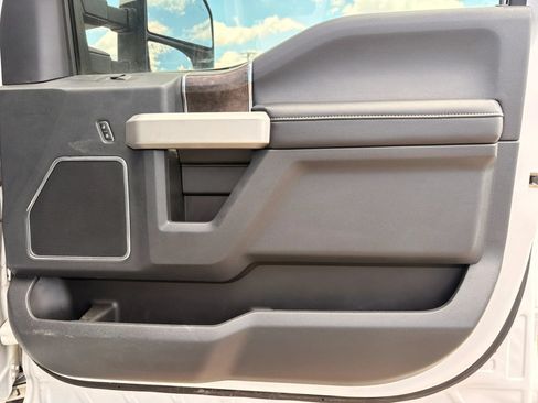 Used 2022 Ford F250 4x4 Crew Cab Super Duty image 11