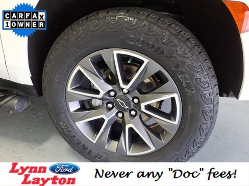 Used 2024 Chevrolet Suburban Z71 w/ Luxury Package image 9