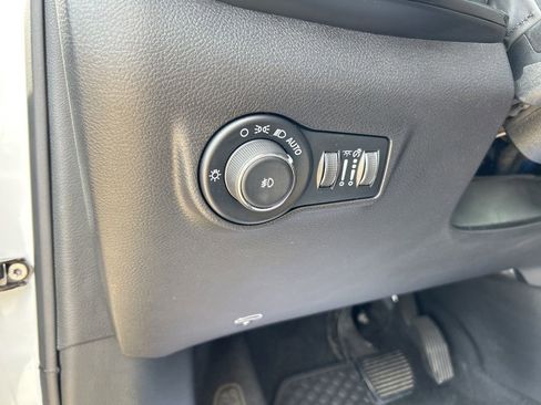 Used 2025 Jeep Compass Trailhawk AWD/4WD image 15