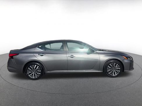 Used 2025 Nissan Altima 2.5 SV FWD image 16