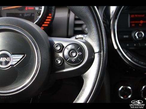 Used 2015 MINI Cooper 4-Door Hardtop w/ Premium Package FWD image 16