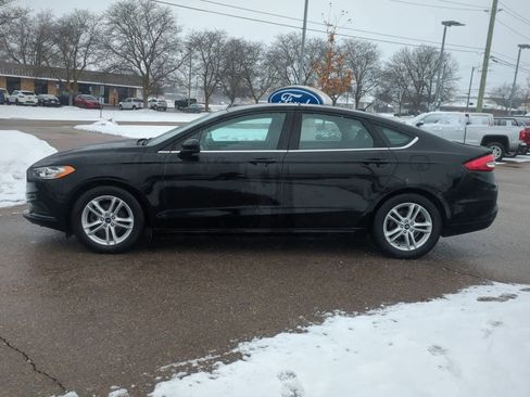Used 2018 Ford Fusion SE w/ Fusion SE Technology Package image 5
