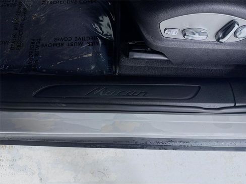Certified 2025 Porsche Macan image 10