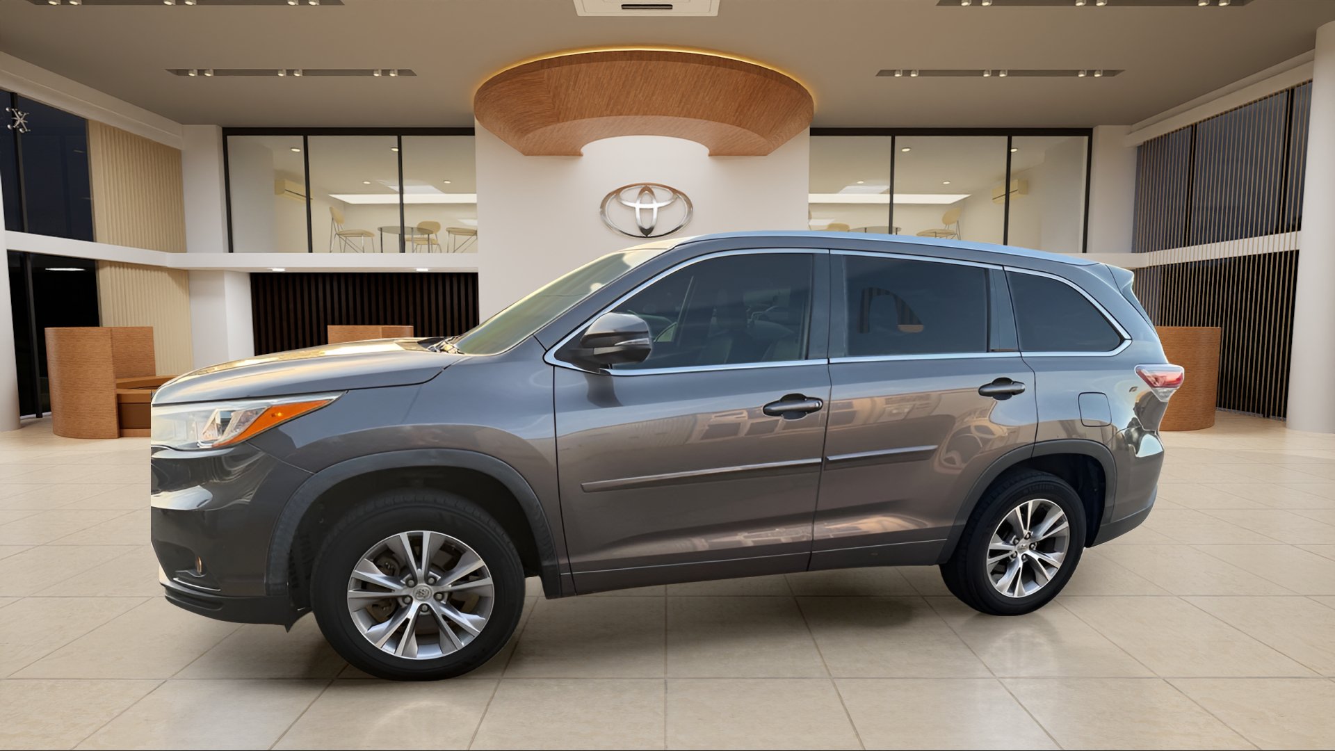 Used 2015 Toyota Highlander XLE FWD image 1