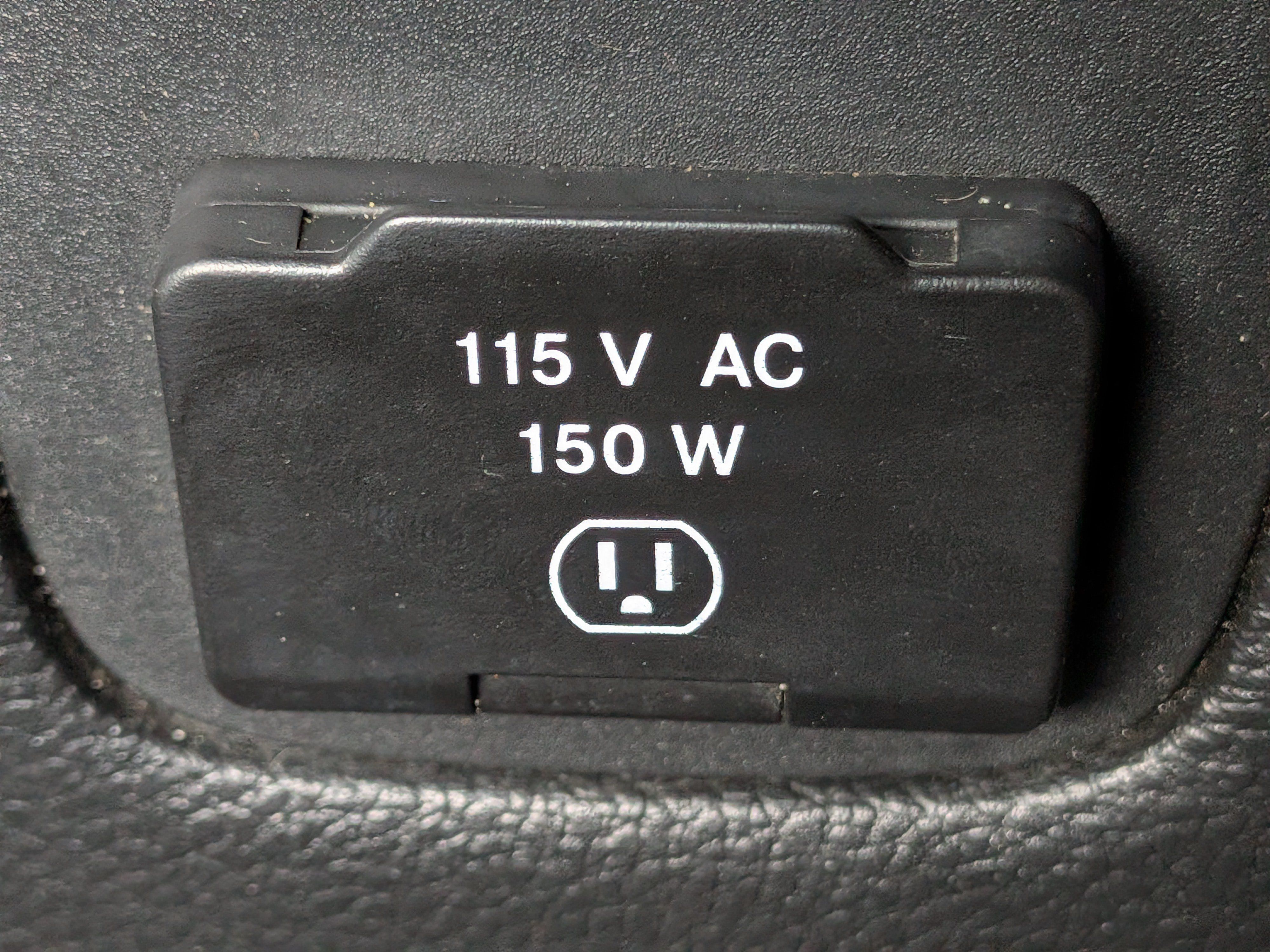 Used 2015 Jeep Wrangler Sahara w/ Connectivity Group AWD/4WD image 27