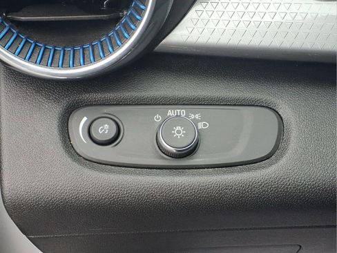 Used 2024 Chevrolet Trax LT w/ Driver Confidence Package image 17