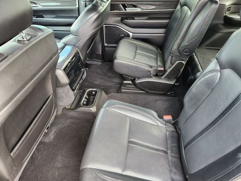 Used 2022 Jeep Wagoneer Series III w/ Flexible Seating Group AWD/4WD image 39