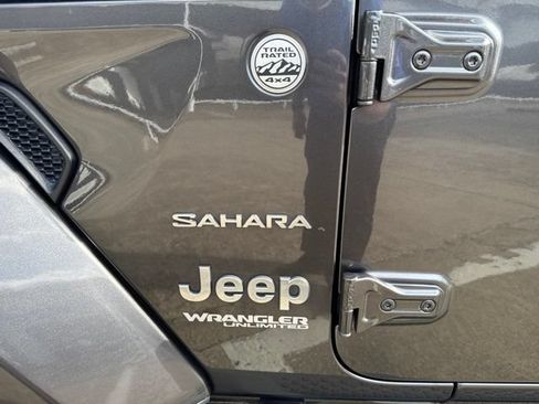 Used 2021 Jeep Wrangler Unlimited Sahara AWD/4WD image 6
