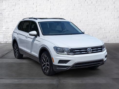 Used 2021 Volkswagen Tiguan SE w/ Panoramic Sunroof Package FWD image 2