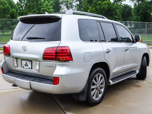 Used 2011 Lexus LX 570 4WD w/ Luxury Pkg image 18