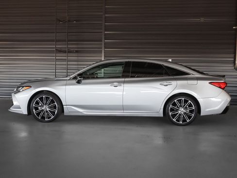 Used 2021 Toyota Avalon Touring w/ Advanced Safety Package FWD image 14