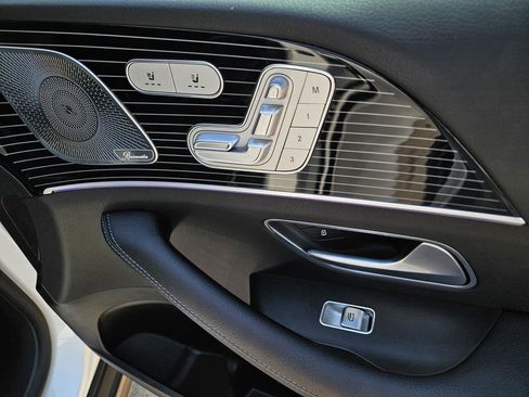 Used 2024 Mercedes-Benz GLS 450 4MATIC image 10