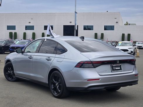 Certified 2025 Honda Accord SE image 5