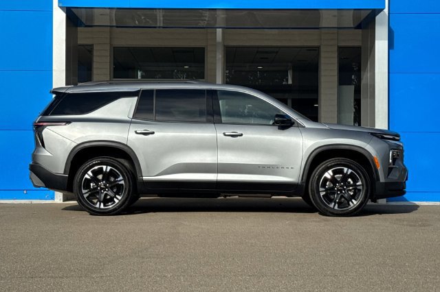 New 2027 Chevrolet Traverse LT w/ Sun and Wheel Package FWD image 5