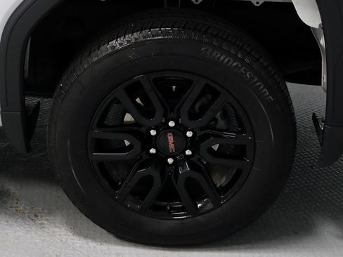 Used 2024 GMC Sierra 1500 Elevation w/ LPO, Elevation Black Package AWD/4WD image 18