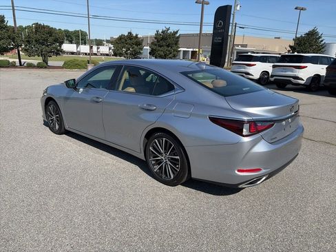Certified 2023 Lexus ES 350 w/ Premium Package FWD image 2