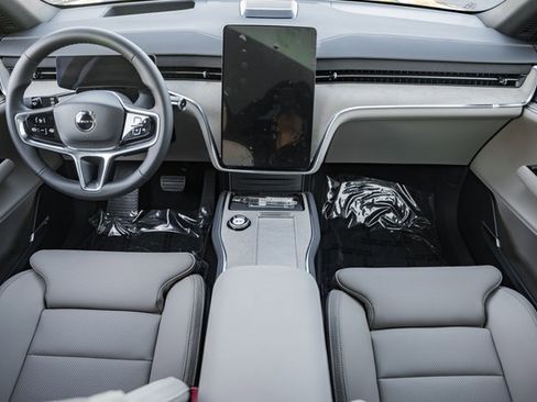 New 2025 Volvo EX90 Ultra w/ Protection Package Premier image 17