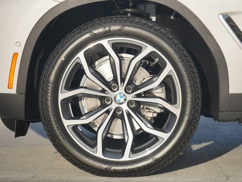 Used 2025 BMW X4 xDrive30i w/ Convenience Package AWD/4WD image 5