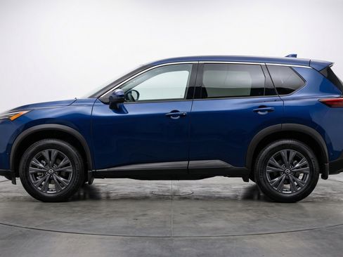 Used 2025 Nissan Rogue SV AWD/4WD image 5