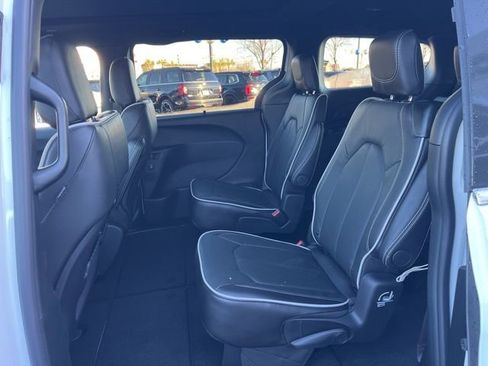 New 2026 Chrysler Pacifica Limited image 11