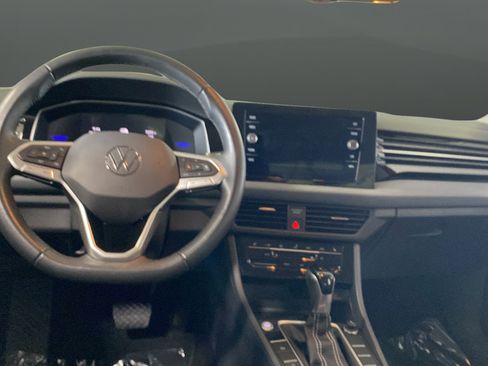 Used 2025 Volkswagen Jetta SE FWD image 11