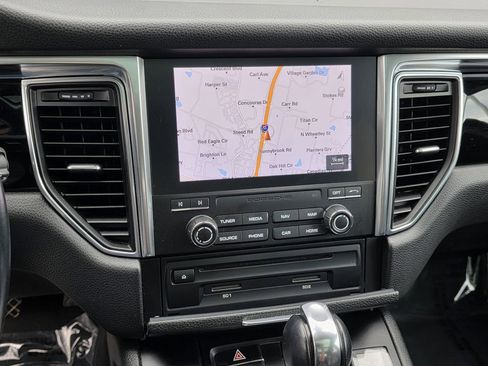 Used 2018 Porsche Macan image 18