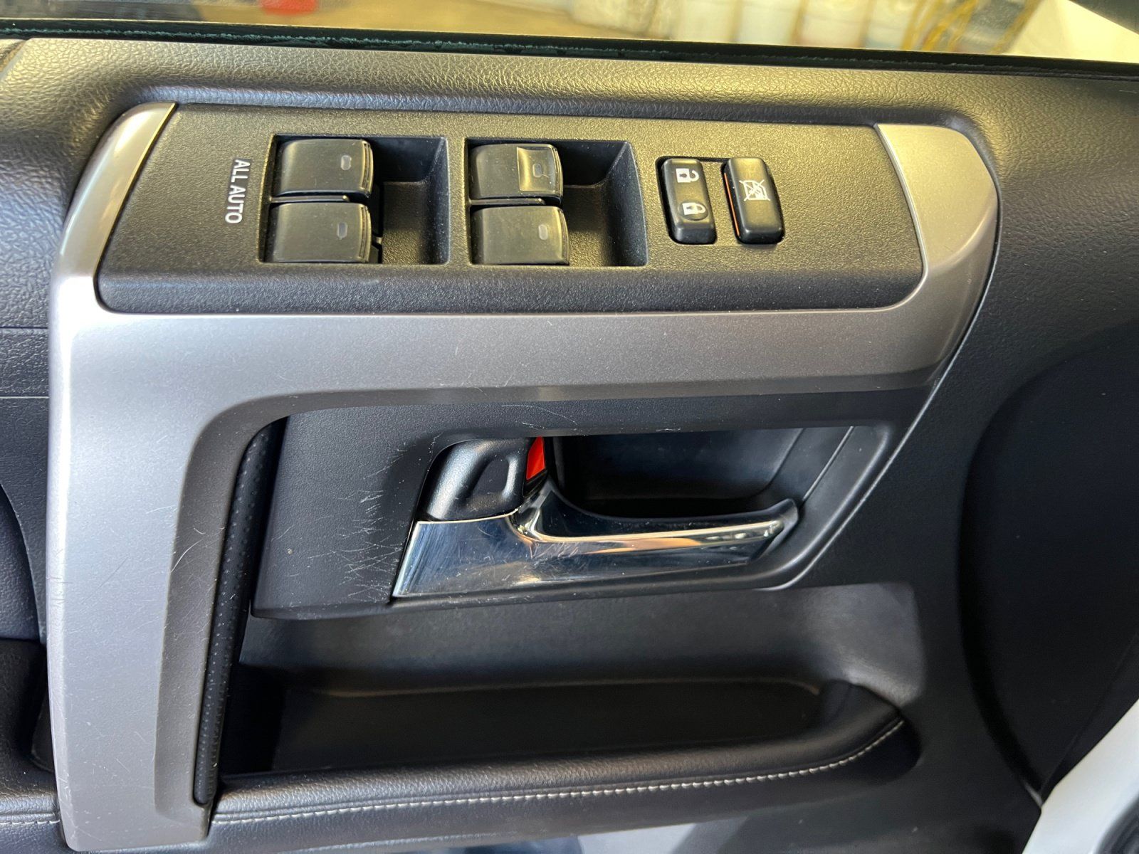 Used 2018 Toyota 4Runner SR5 Premium AWD/4WD image 11