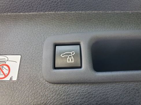 Used 2025 Toyota Sienna XLE Woodland Edition AWD/4WD image 10