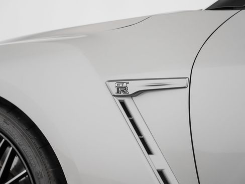 Used 2024 Nissan GT-R Premium w/ Premium Interior Package AWD/4WD image 49