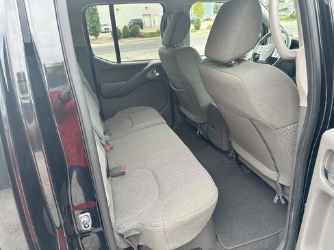 Used 2019 Nissan Frontier SV image 11