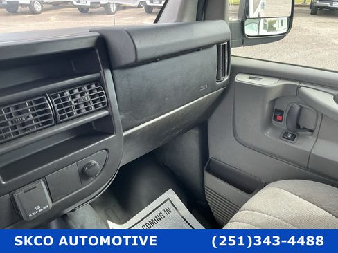 Used 2015 GMC Savana 2500 RWD image 24