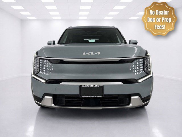 Used 2024 Kia EV9 Land AWD/4WD image 3