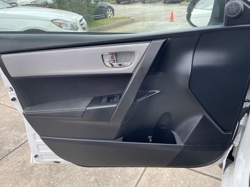 Used 2019 Toyota Corolla LE image 12