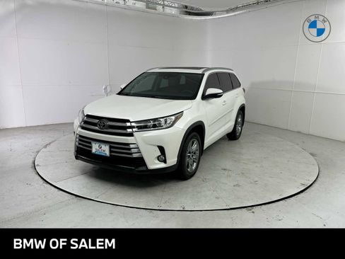 Used 2017 Toyota Highlander Limited Platinum AWD/4WD image 1