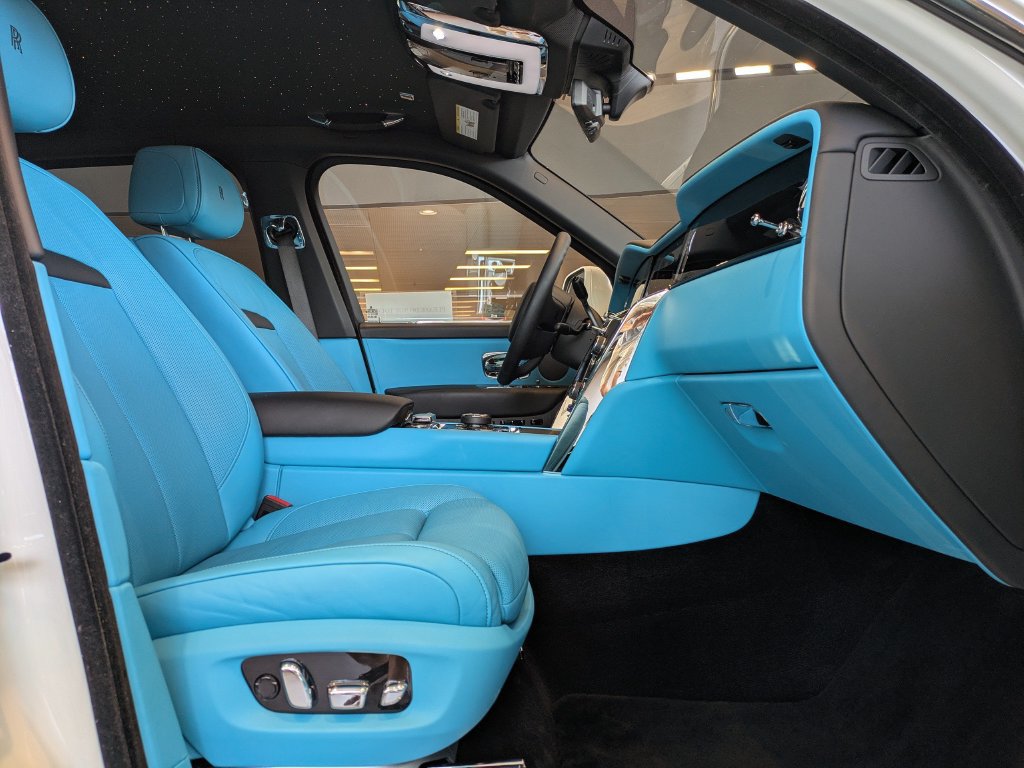 Used 2025 Rolls-Royce Cullinan AWD/4WD image 7