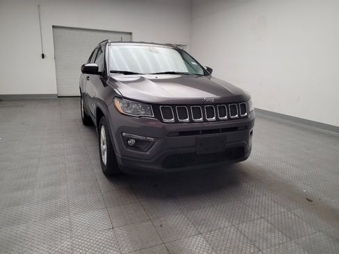 Used 2018 Jeep Compass Latitude w/ Popular Equipment Group FWD image 14