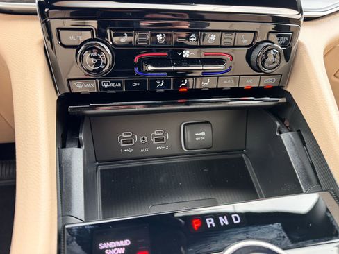 New 2025 Jeep Grand Cherokee Limited w/ Luxury Tech Group II AWD/4WD image 20