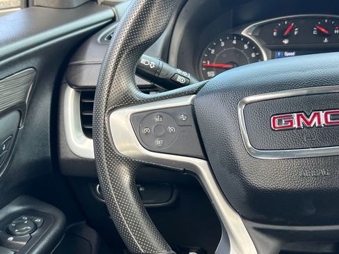 Used 2023 GMC Terrain SLE w/ Driver Convenience Package image 24