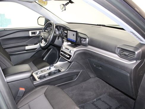 Used 2023 Ford Explorer XLT AWD/4WD image 29