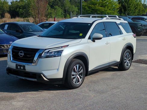 Certified 2024 Nissan Pathfinder SL FWD image 8