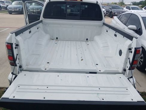 Used 2022 Nissan Frontier SV w/ Technology Package RWD image 13