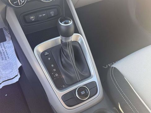 Used 2025 Hyundai Venue SEL image 24