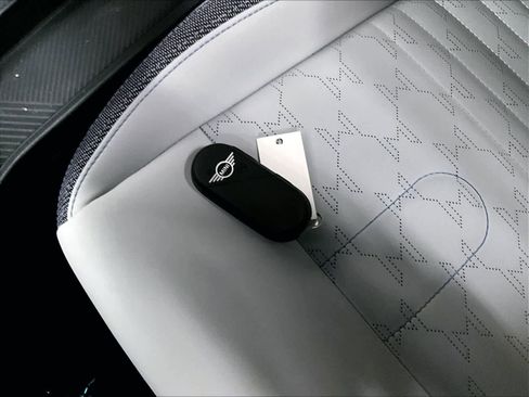 Used 2025 MINI Cooper 2-Door Hardtop image 13