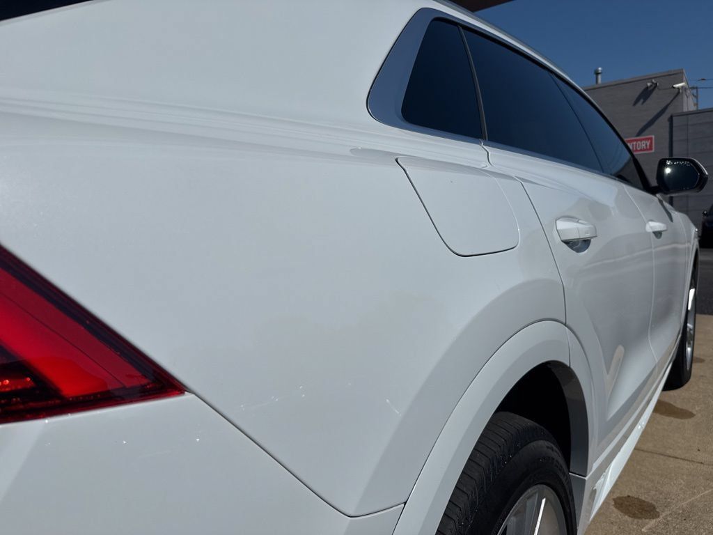Used 2023 Audi Q8 Premium w/ Convenience Package AWD/4WD image 6