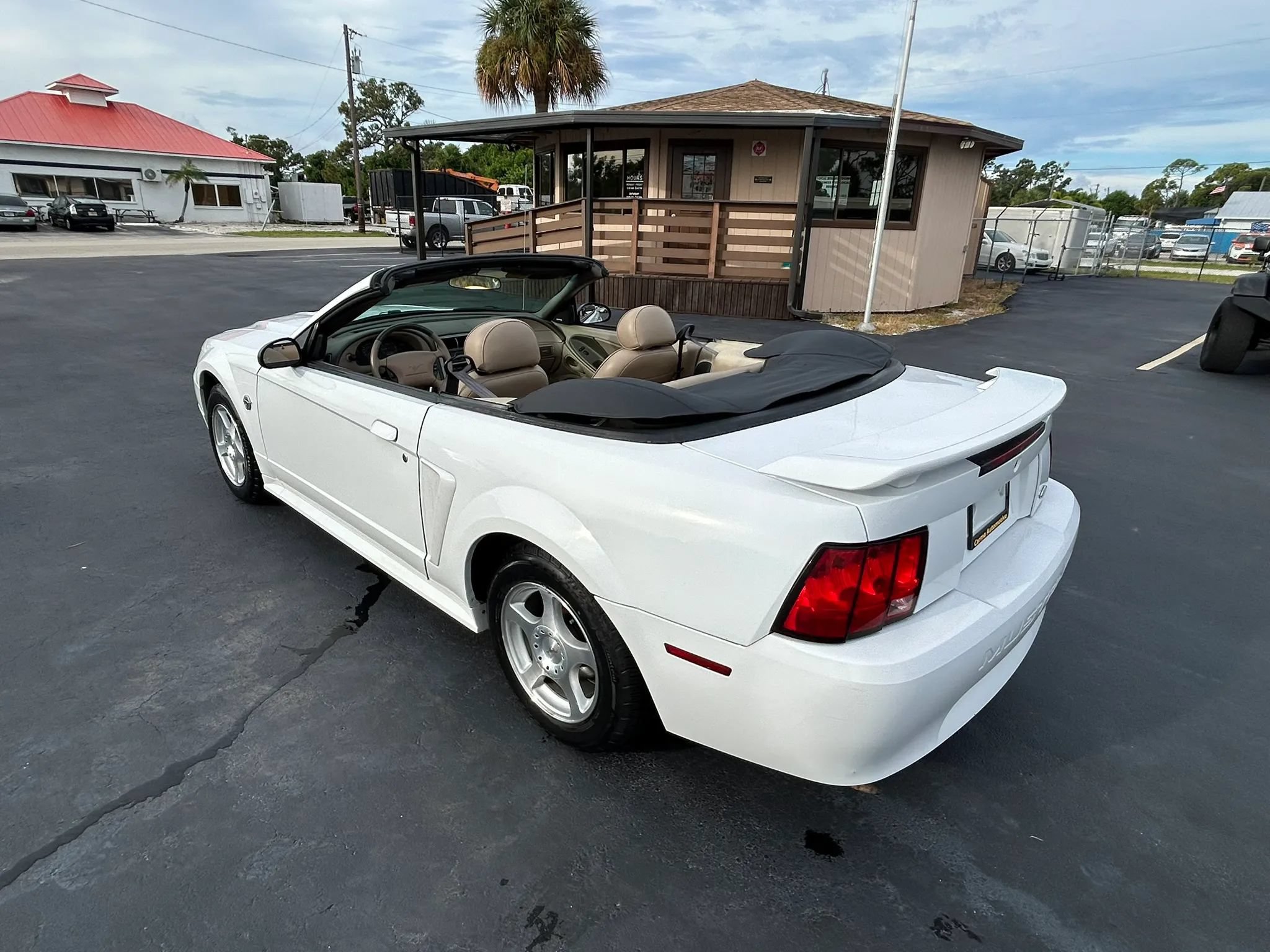 Used 2004 Ford Mustang Convertible RWD image 4